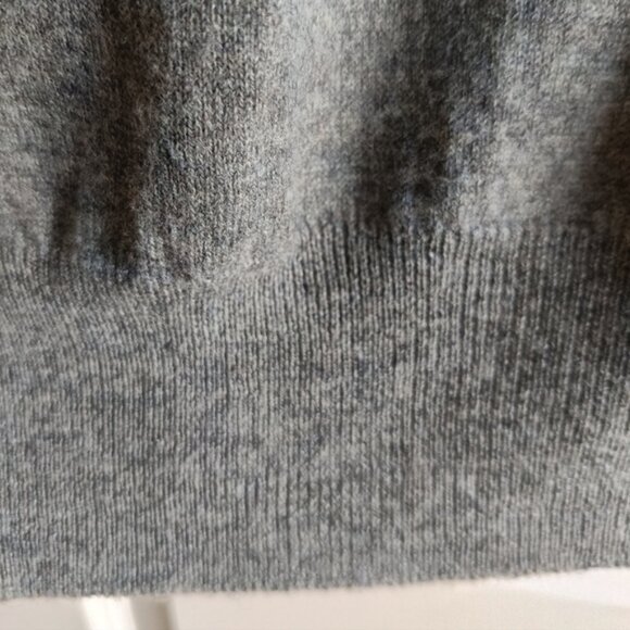 M🖤Polo by Ralph Lauren Men's Gray V-Neck Merino Wool Sweater - Picture 6 of 8